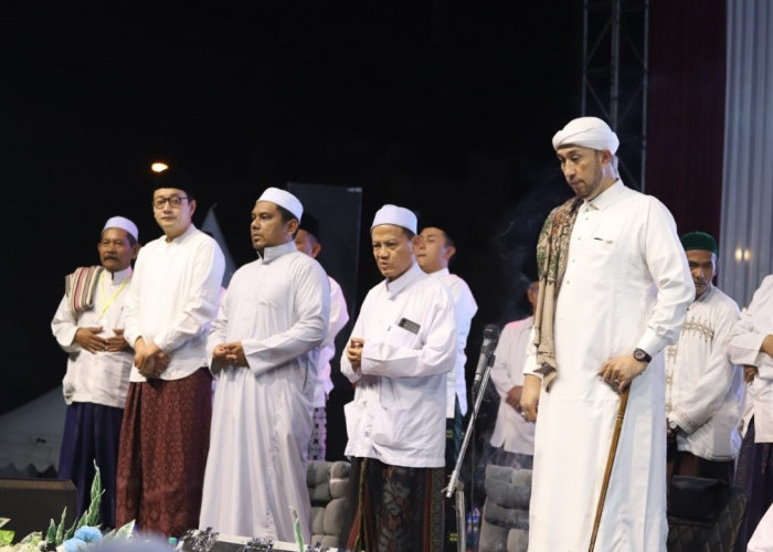 Ribuan Jamaah di Purworejo Padati Kutoarjo Bersholawat Oleh MWCNU