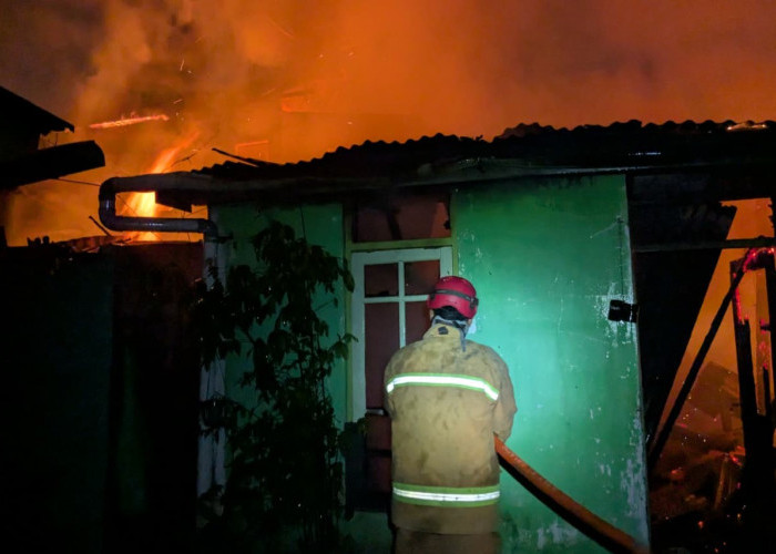 Amukan Si Jago Merah di Wonosobo, 8 Rumah Hangus, Kerugian Capai Rp588 Juta