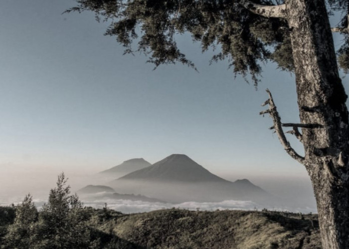 Memiliki Sebutan Gunung Mayit, Inilah 3 Mitos yang Ada di Gunung Prau