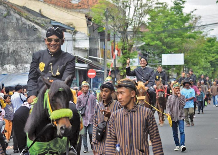 Puncaki Hari Jadi Purworejo, Kirab Bregada Sedot Perhatian Masyarakat