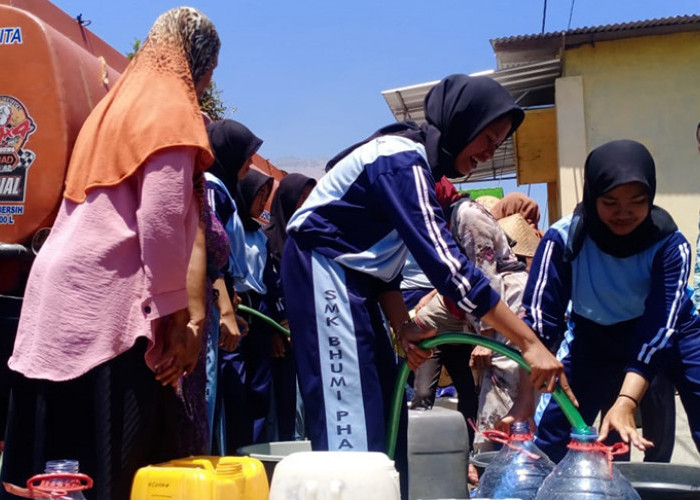 SMK Bhumi Phala Bantu Air Bersih Atasi Krisis Air di Temanggung