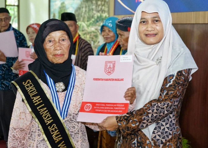 Ratusan Lansia di Kabupaten Magelang Diwisuda Usai Selesaikan Program Pendidikan