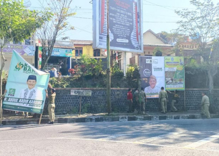 Satpol PP Wonosobo Bredel Puluhan Spanduk 