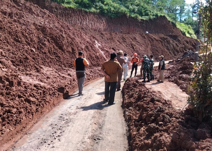Proyek KDMP Desa Cledok Wonosobo Picu Longsor, Jalan dan PKD Tertimbun
