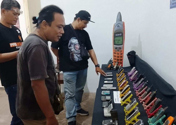 Ratusan Pengunjung Antusias Lihat Pameran Hp Tertua di Kota Magelang