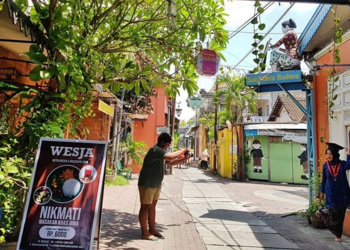 Spot Foto Favorit Anak Muda Sekarang, Menyusuri Kampung Batik Kauman Di Kota Surakarta 