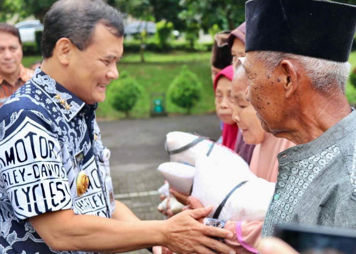 Serahkan 6 Ton Beras, 600 Warga Rentan Jawa Tengah Kini Bisa Tersenyum Lega