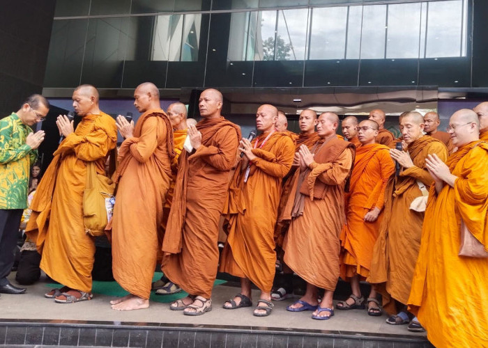Jalan Kaki Thailand-Borobudur, 32 Biksu Berbagai Negara Ini Akan Tiba di Magelang Juni Nanti