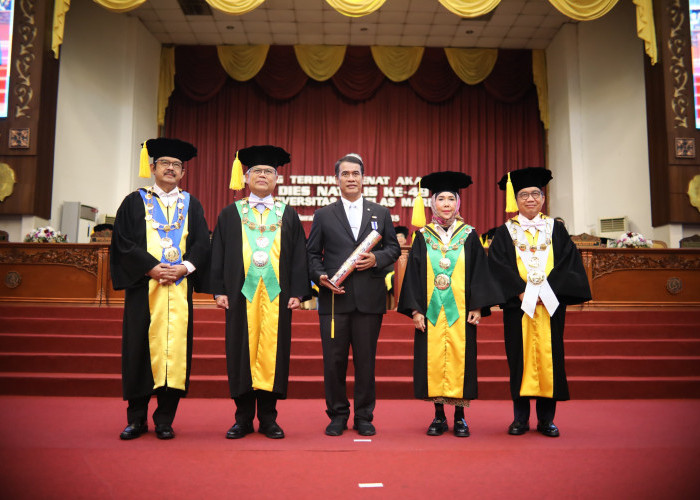 Mentan Amran memperoleh UNS Awards