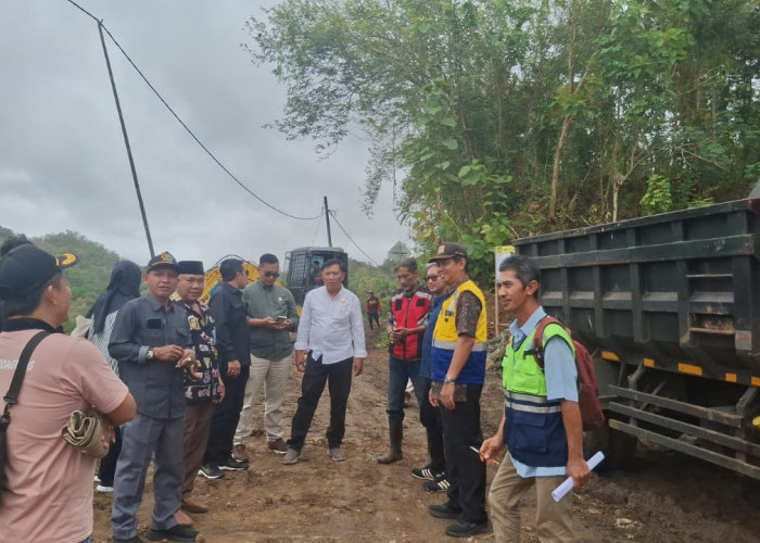 Tinjau Proyek Jalan Kalirejo–Hargorojo, Komisi II DPRD Purworejo Imbau Pelaksana Waspadai Cuaca