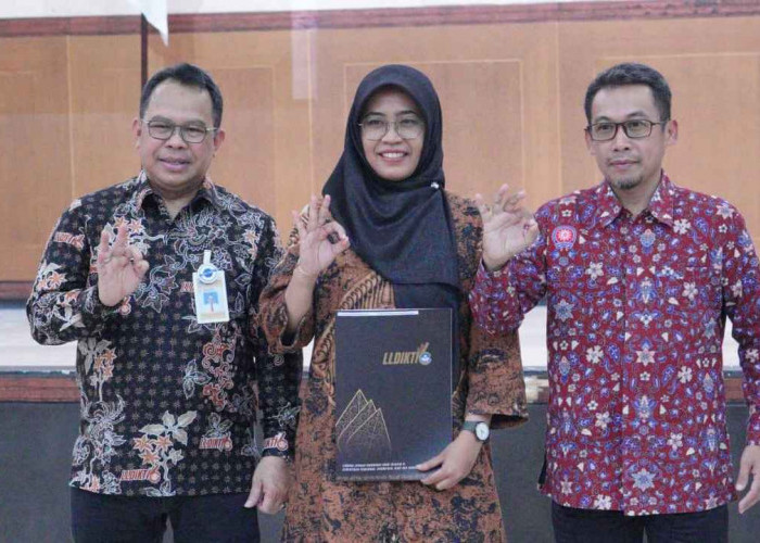 Prof Dr Siska Desy Fatmaryanti Guru Besar Perempuan Pertama di UMPWR