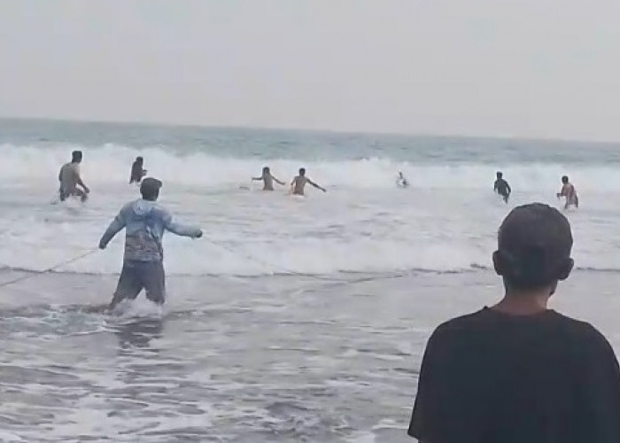 Viral! Aksi Heroik Mbah Jo Selamatkan Remaja Terseret Ombak di Pantai Ketawang dengan Drone dan Senar Pancing
