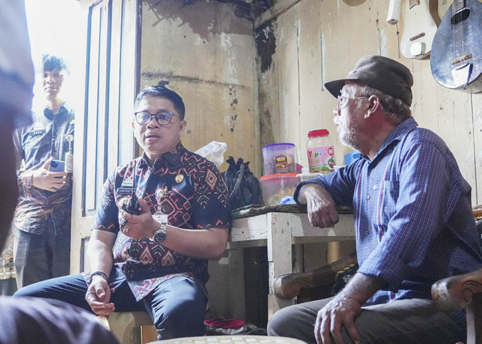 Tinjau Rumah Roboh, Walikota Magelang Soroti Nasib Lansia Pekerja Keras