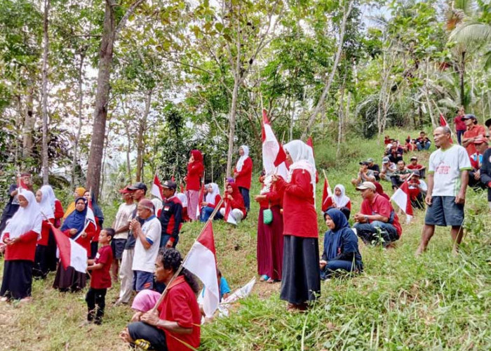 Bendera Setengah Tiang Dikibarkan Warga Wadas Kontra Quarry