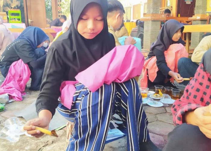 Lestarikan Batik, SMPN 4 Purworejo Ajak Siswa Datangi Perajin