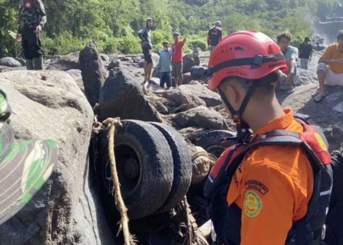 Tiga Tewas, Dua Orang Masih Hilang Terbawa Arus Lahar Dingin di Magelang