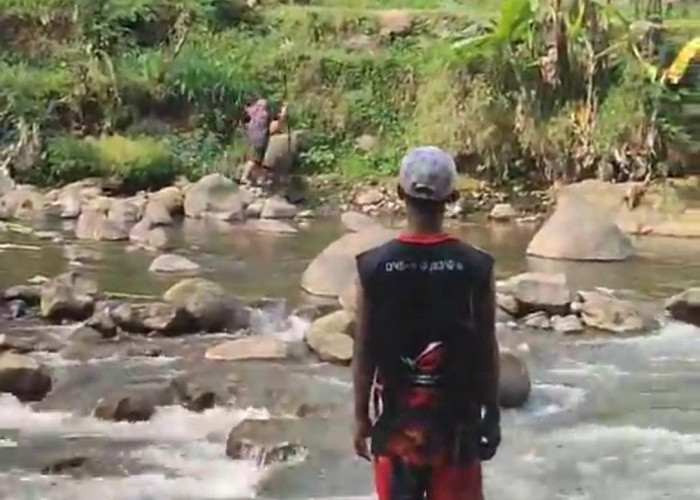 VIRAL! Dipergoki Pemancing, Oknum Strum Ikan di Sungai Serayu Wonosobo Lari Terbirit-birit