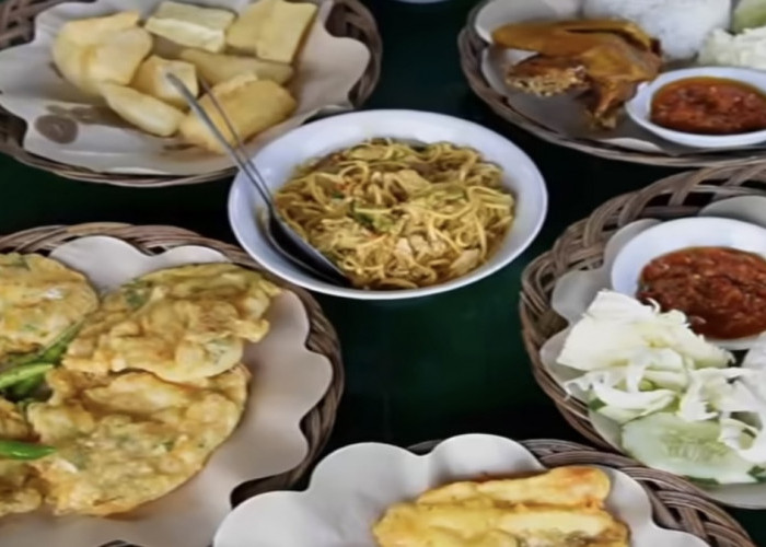 Nostalgia di Warung Tempoe Doeloe Keboemen yang Punya Masakan Rumahan dan Resto Klasik Ala Zaman Dulu!