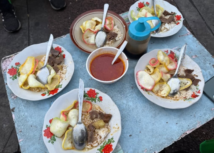 Jackson dan Ria SW mencoba Gultik di Blok M