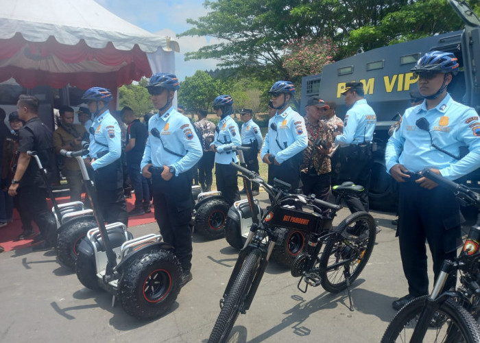 Baharkam Polri Serahkan 10 CCTV dan Sepeda Elektrik untuk Pengawasan Borobudur