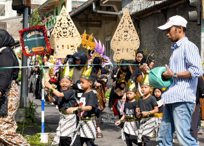 RA Masyithoh Parakan Tanamkan Cinta Budaya Sejak Dini Lewat Grebeg Tradisi
