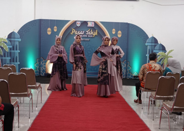 Siswa SMKN 3 Magelang Ikuti Fashion Show di Pasar Takjil Magelang