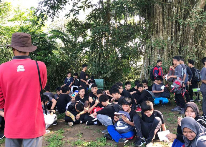 SMP Mutual Eksplorasi Keanekaragaman Hayati di Kebun Raya Gunung Tidar