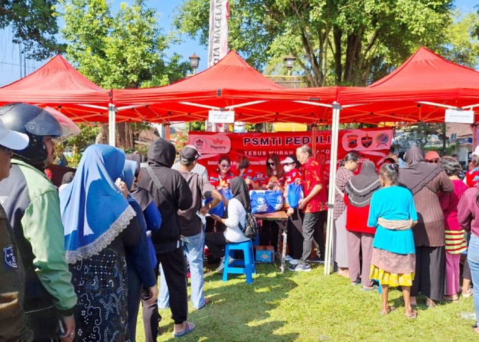 PSMTI Kota Magelang Gelar Tebus Murah Sembako Rp50 Ribu di Alun-alun