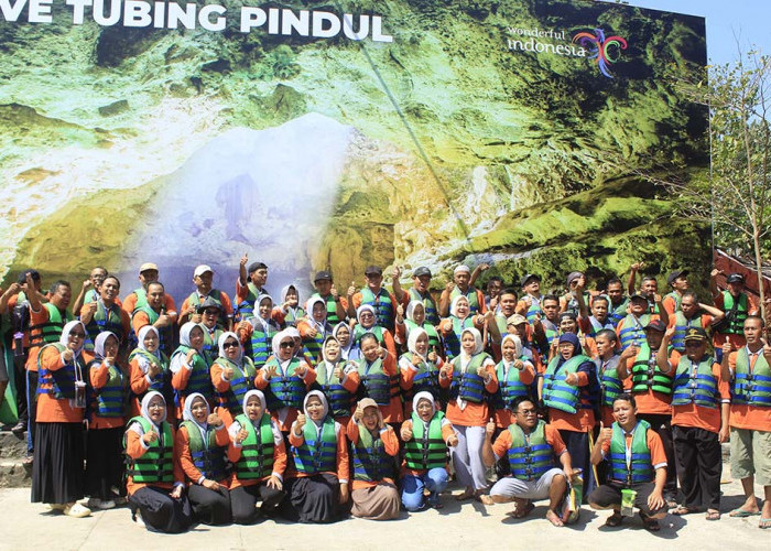 SMK Negeri 1 Windusari Gelar Kegiatan Out Bound di Goa Pindul Gunung Kidul