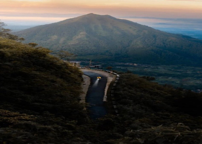 Pesona Keindahan Puncak Gunung Telomoyo Jadi Spot Foto Favorit Tempat Wisata Diatas Lautan Awan