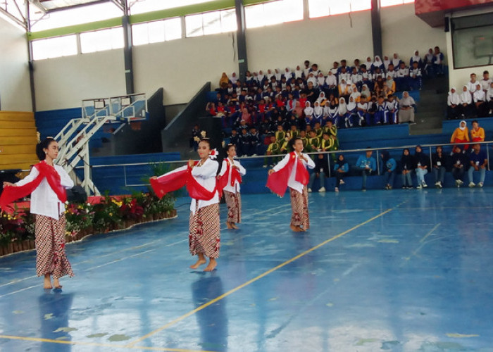 Keterbatasan Fisik Tak Menghalangi Semangat 4 Siswi SLB-B YPPALB Kota Magelang Gemulai Menari Gambyong