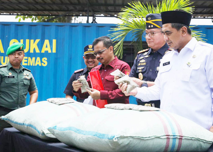 Geger Penyelundupan 90,2 Ton Kratom di Tanjung Emas Semarang Terbongkar! Gus Yasin Buka Suara