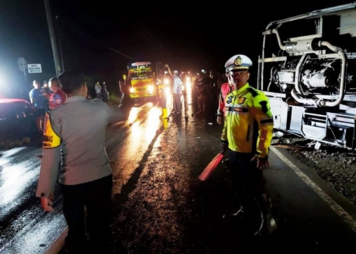 Bus Study Tour Bawa Siswa SMP Asal Garut Kecelakaan di Jalan Daendels Purworejo, Seorang Pemotor Tewas