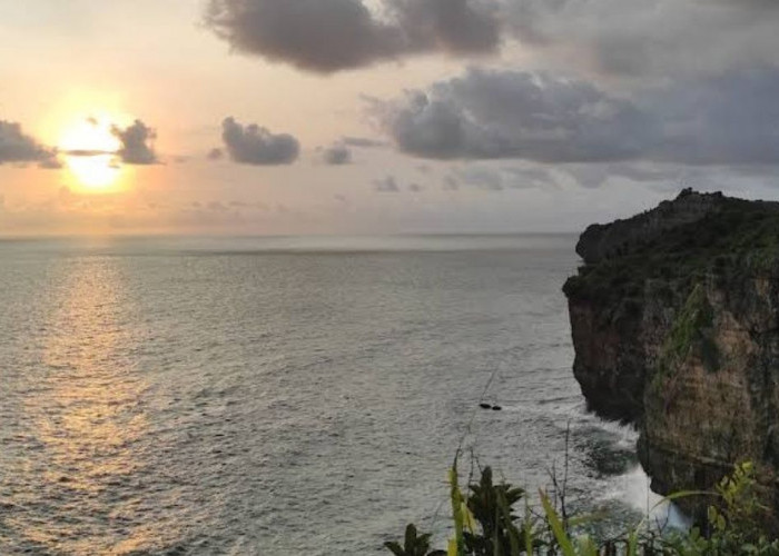Puncak Segoro: Destinasi Pantai Bak Surga Dunia di Gunungkidul, Tawarkan Pesona Laut dari Ketinggian 