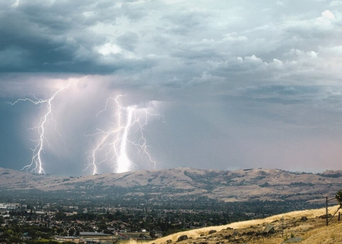 Diduga Tersambar Petir di Gunung Merbabu Via Suwanting, 1 Pendaki Meninggal Dunia
