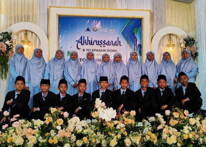 Wisuda Tahfidz SDTQ Nuurul Waahid Purworejo, Siswi Khatam 9 Juz Raih Penghargaan Terbaik