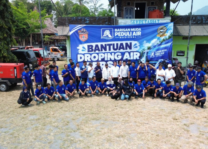 Atasi Krisis Air Borobudur, Barisan Muda Bantu Rakyat Terjunkan 20 Tangki Bantuan