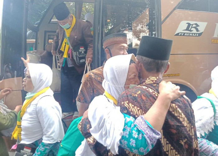 Kepulangan Jemaah Haji Purworejo Diwarnai Tangis Haru