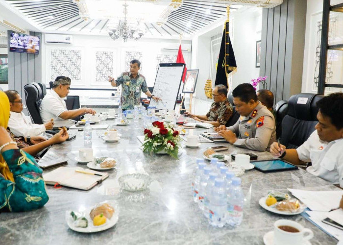 Bahas Situasi Pati, Gubernur Ahmad Luthfi Minta Hormati Proses Angket DPRD