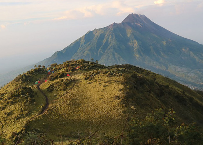 6 Mitos Gunung Merbabu yang Ditakuti Para Pendaki, Salah Satunya Tidak Boleh Pakai Baju Hijau