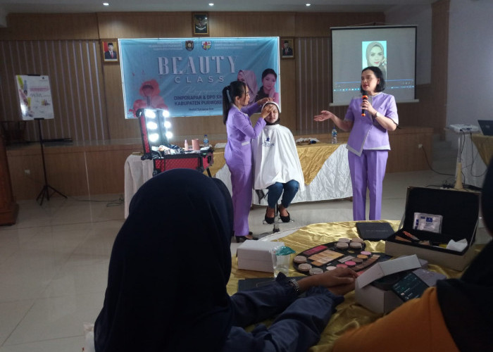 Kebutuhan Jasa Rias Kian Tinggi, Dinporapar dan KNPI Purworejo Fasilitasi Beauty Class bagi Millenial 