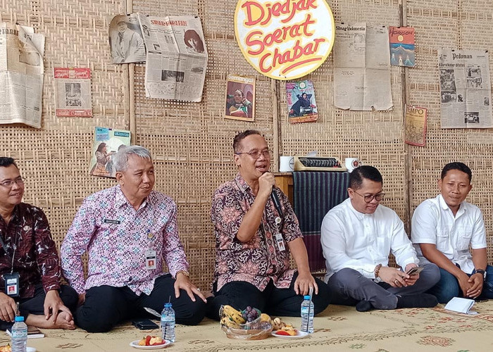 Momen Keakraban dr Aziz dan Damar Prasetyono Saat Menghadiri Sarasehan Peringatan HPN 2025 di Kota Magelang