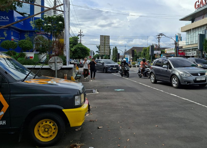Arus Kendaraan di Pusat Kota Magelang Jelang Lebaran Terpantau Ramai Lancar