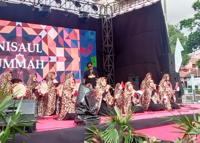 Tetap Berkarya di Usia Senja, Puluhan Ibu-Ibu Ikuti Festival Lomba Hadroh Magelang 2024