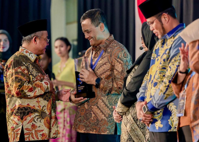 Jawa Tengah Borong Penghargaan Pendidikan Nasional 2026, Ahmad Luthfi Dorong Wajib Belajar 13 Tahun