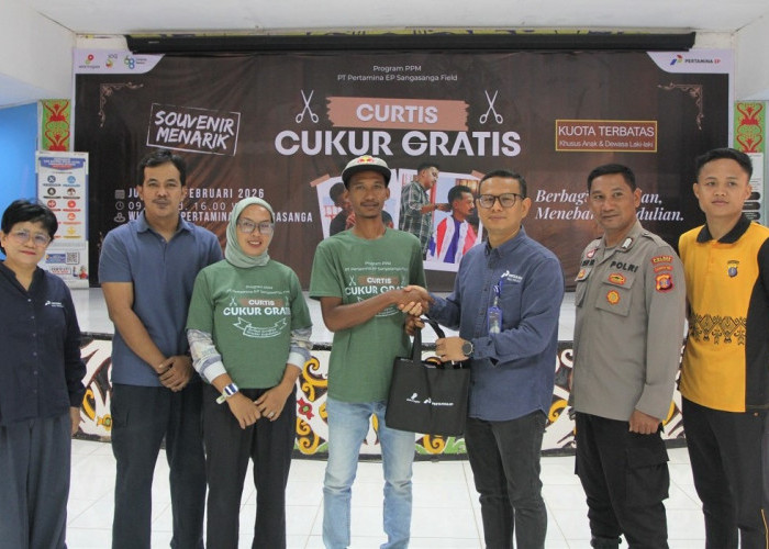 Berdayakan Warga Lokal, PEP Sangasanga Field dan PHSS Gelar Program “CurTis: Cukur Gratis” Jelang Idulfitri 
