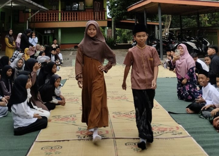 Siswa MI Al Islam Maguhondo Meriahkan Lomba Fashion Show dan Karaoke