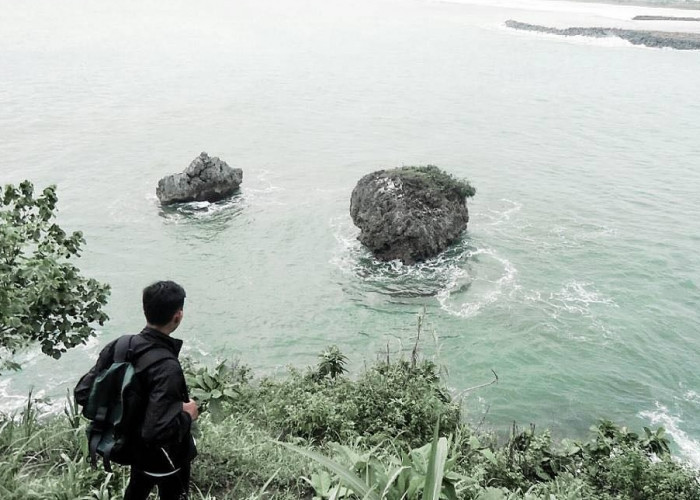 Wisata gratis di Pantai Pedalen Kebumen