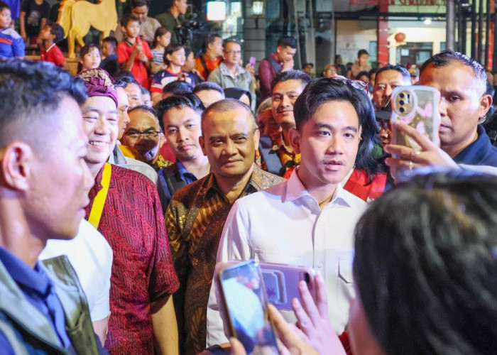 Pemandangan Inklusivitas Pasar Imlek Semawis Semarang Bersama Gibran dan Ahmad Luthfi Tahun Ini