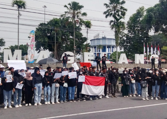 Ratusan Mahasiswa Magelang Unjuk Rasa di Bawah Patung Diponegoro, Protes Pemerintah Ciderai Konstitusi